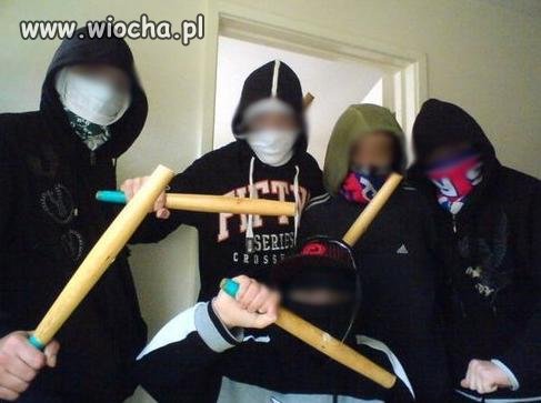 Gangsterzy... z nogami od stołu