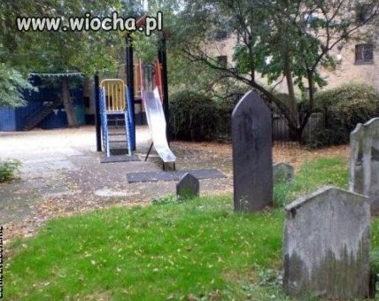 Plac zabaw dla dzieci grabarza