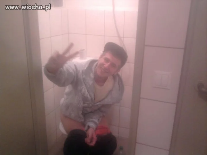 Jest zdjęcie podczas ...