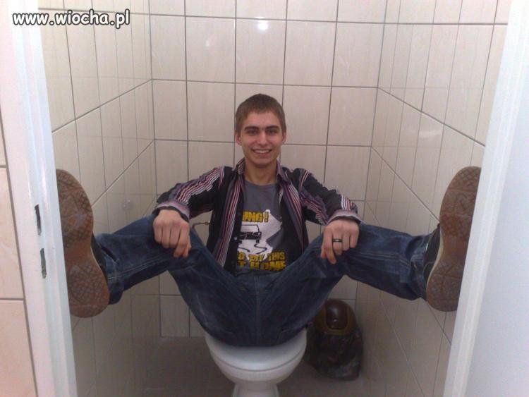  Takie tam w damskiej ubikacji.