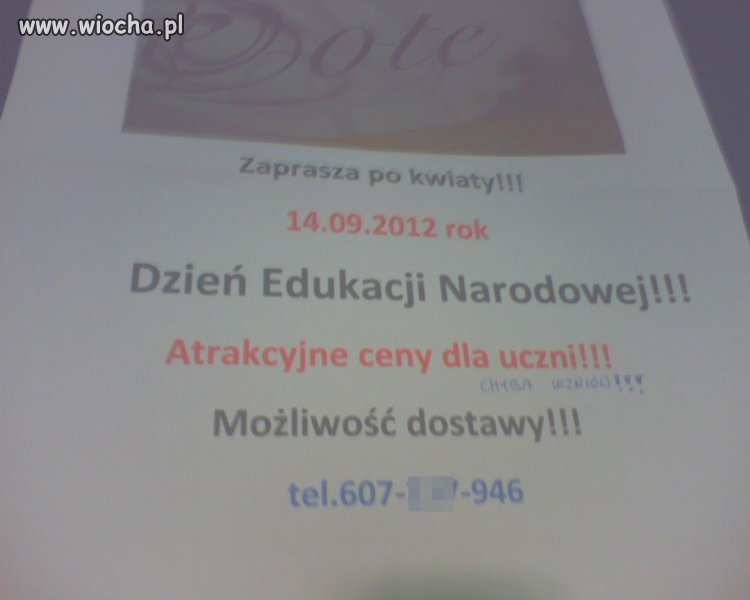 Kartka, która wisi na szkolnym korytarzu