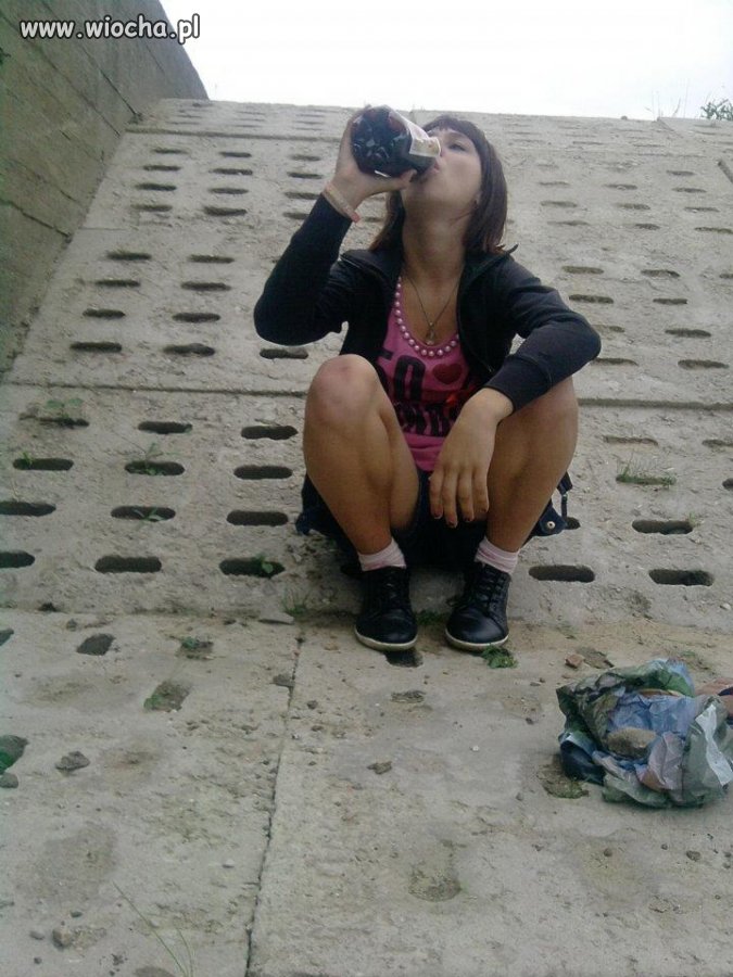 13-latka z tanim winem