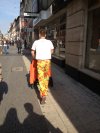 Nie ma to jak uszyć spodnie z obrusu
