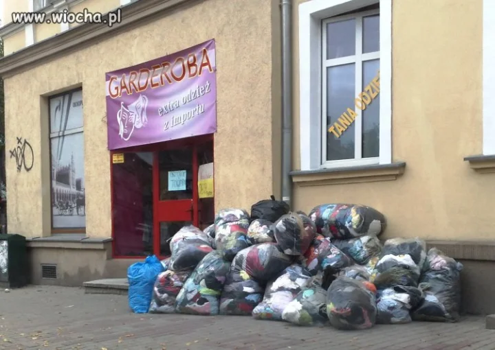 Dostawa EXTRA odzieży z importu