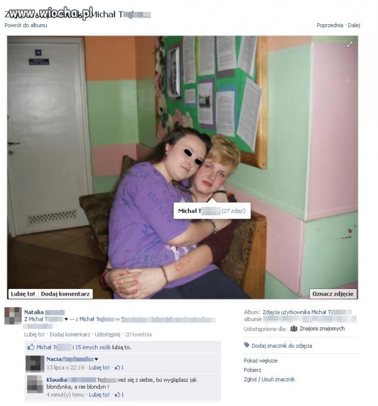 Chłopak farbuje włosy i maluje usta