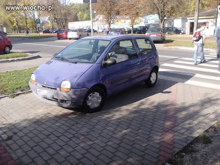 Nie miał gdzie indziej zaparkować...