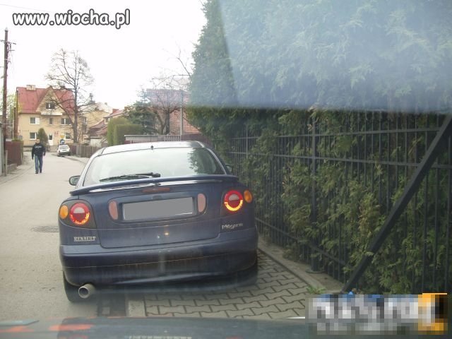 Cały chodnik zajęty 