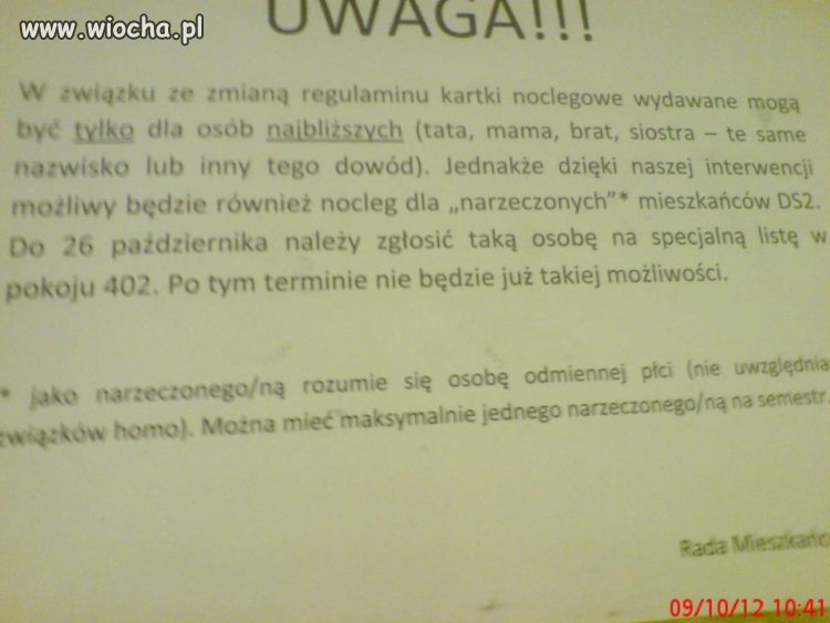 Na tablicy ogłoszeń w akademiku