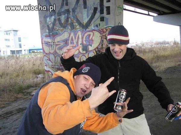 A takie tam pod mostem z kolegą i piwem