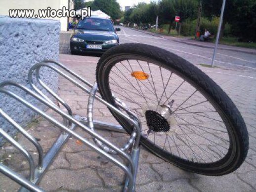Zostawić rower pod biedronką ..