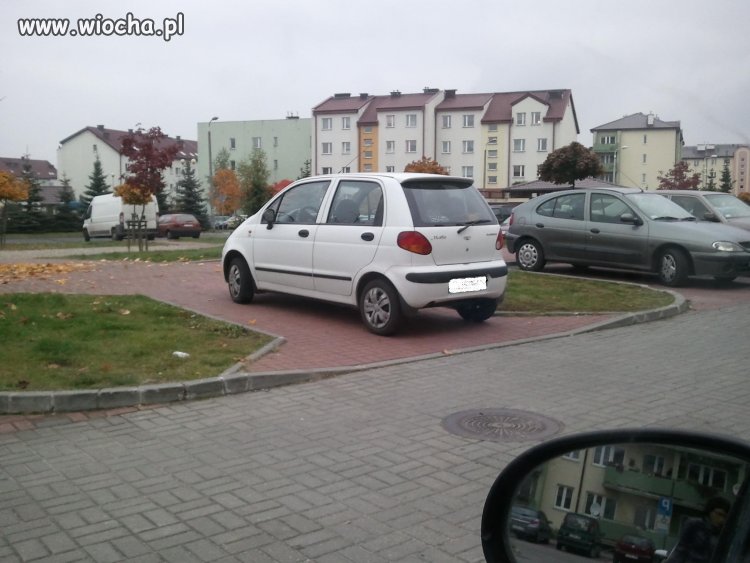 Oto kolejny mistrz parkowania