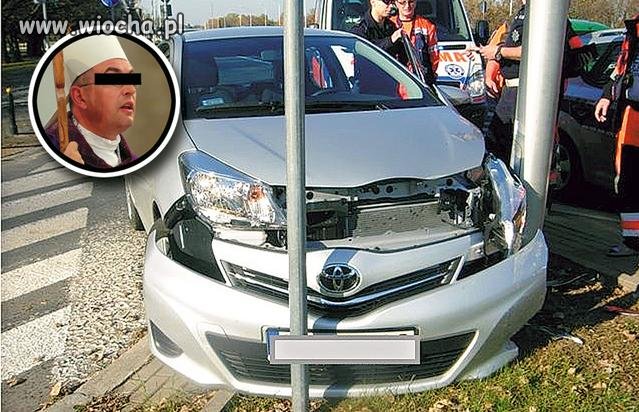 Pijany biskup na latarni. Daje przykład wiernym