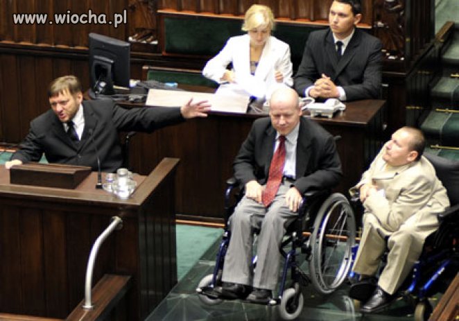 6 tyś dodatkowej diety za bycie posłem na wózku 