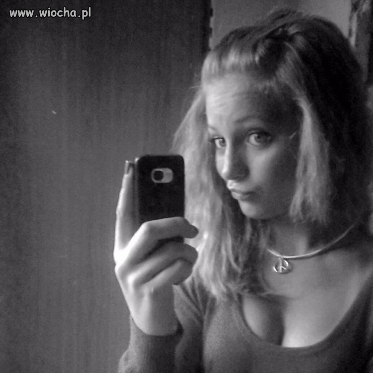 Troche tapety telefon wypchany stanik i...