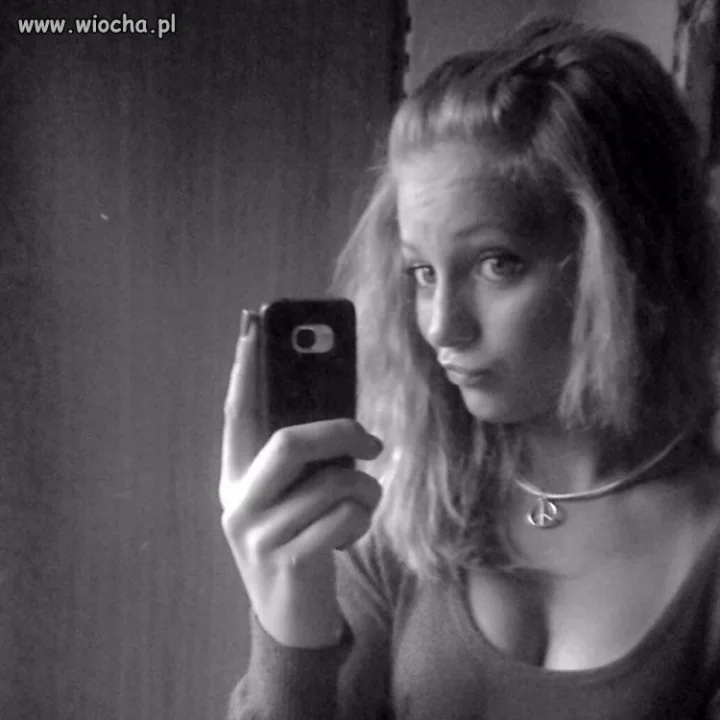 Troche tapety telefon wypchany stanik i...