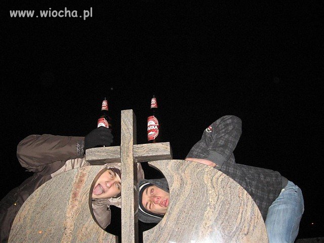 Zdjęcie na cmentarzu