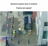 Stawianie słupków idzie im świetnie...