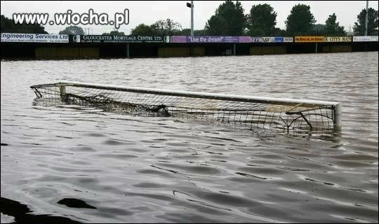 Nowy stadion a troche zalało