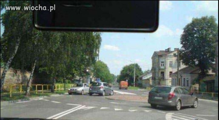 Na rondzie proszę skręcić w lewo...