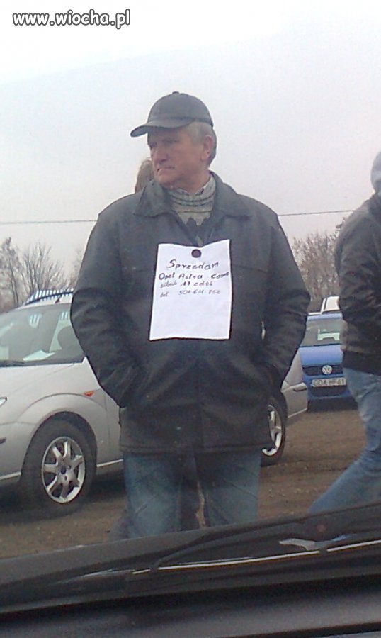 Auto-reklama na giełdzie samochodowej 
