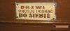 Drzwi proszę pchnąć 