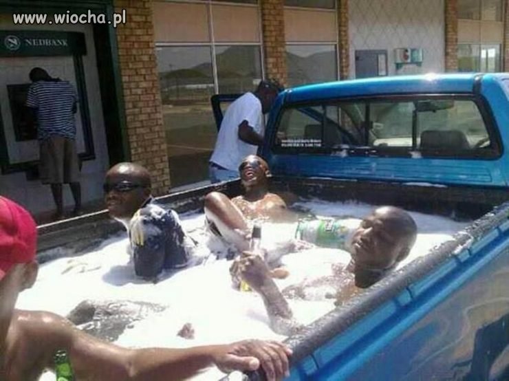 Takie tam w mobilnym jacuzzi
