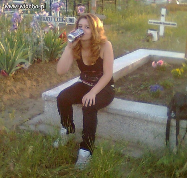 Takie tam z browarem na cmentarzu...