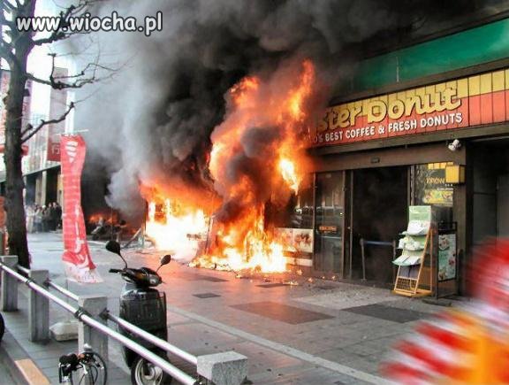 Płonące KFC ...