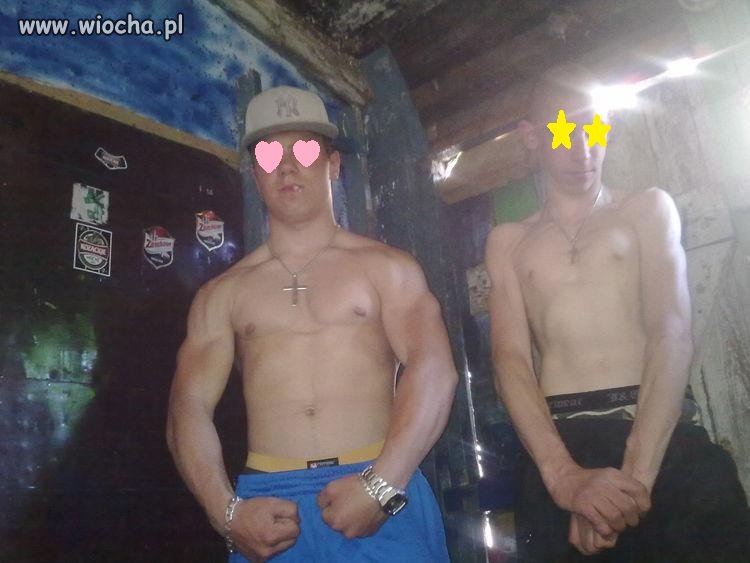 Wieje głupotą spod pachy