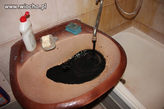 "Czarny chleb i czarna kawa..." Ale czarna woda?