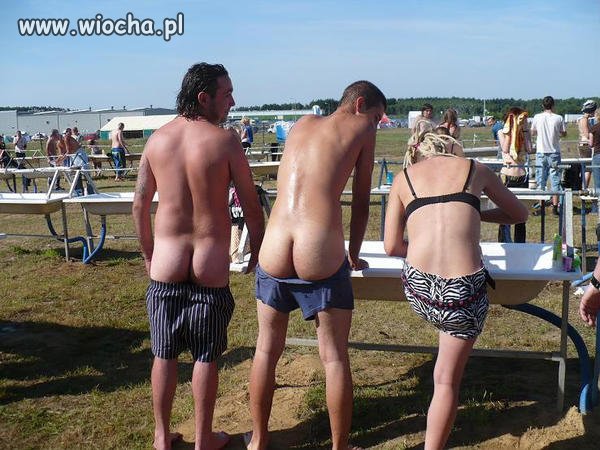 Jasiek wietrzy,Stefan moczy,a Ala goli