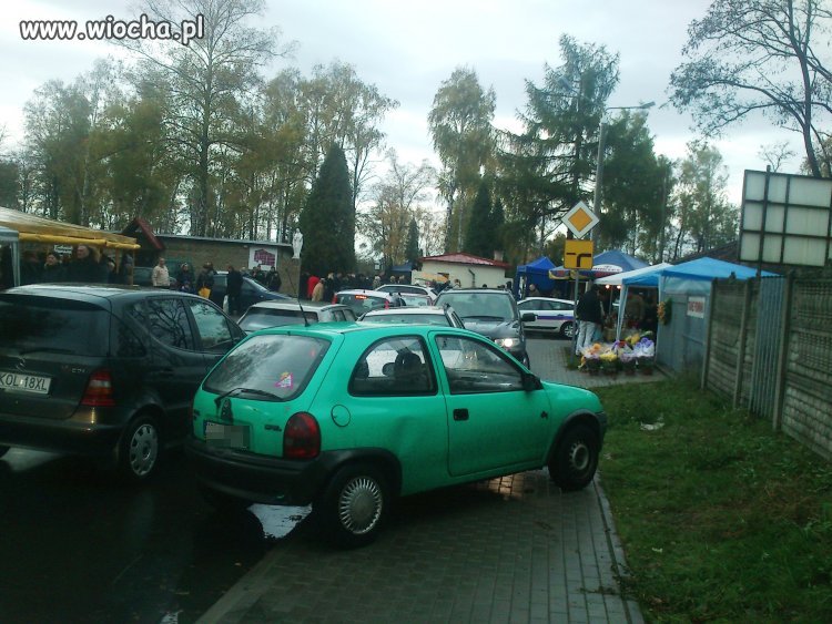 Idiotka przy cmentarzu w Olkuszu