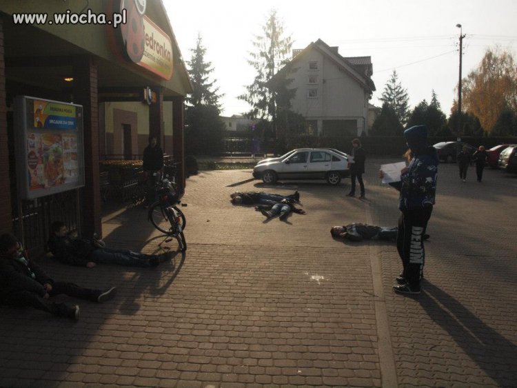 Gimbusy pod Biedronką i...