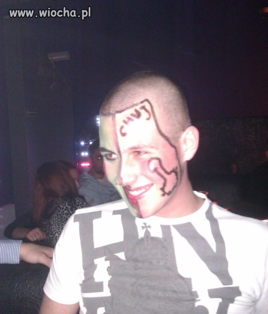 Twarzowy strój na imprezę Halloween.