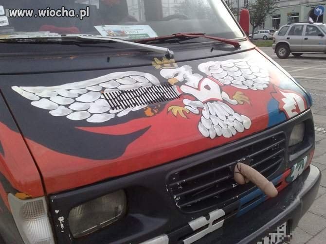 Zachowaj bezpieczną odległość od auta... 