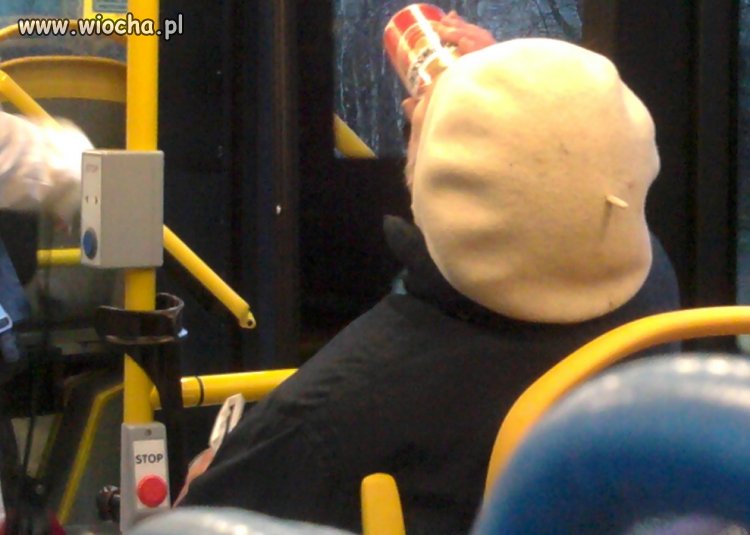 A tymczasem w warszawskim autobusie...