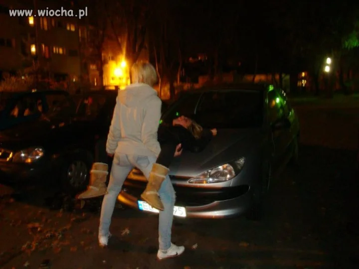 Zabawy dzisiejszych dziewcząt...