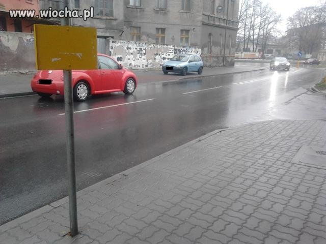 Nieumiejętne parkowanie...