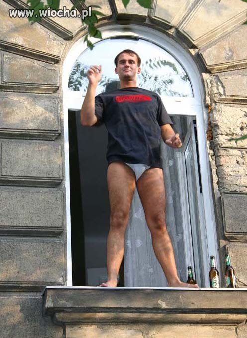 Prawie jak panienka z okienka.