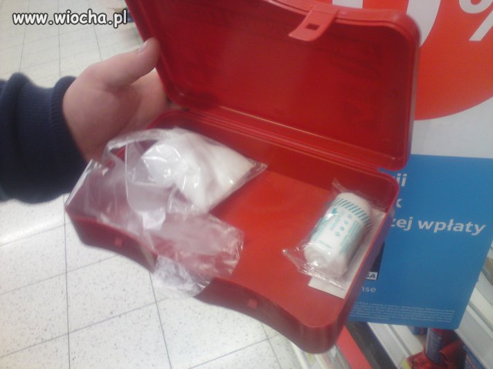 Apteczki samochodowe w marketach za 9,99zł!