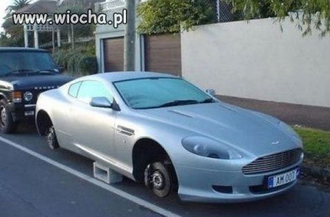 Jak widać Bond musi iść piechotą
