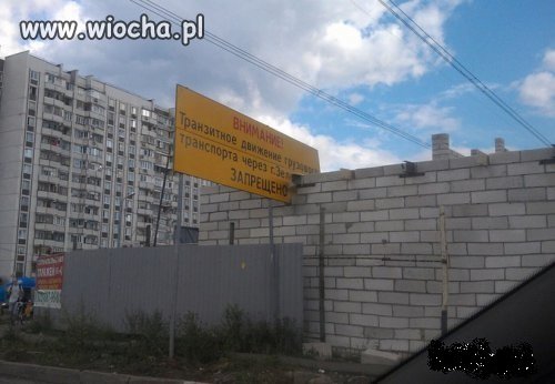 Taki za***, że nie ma czasu tablicy zdemontować