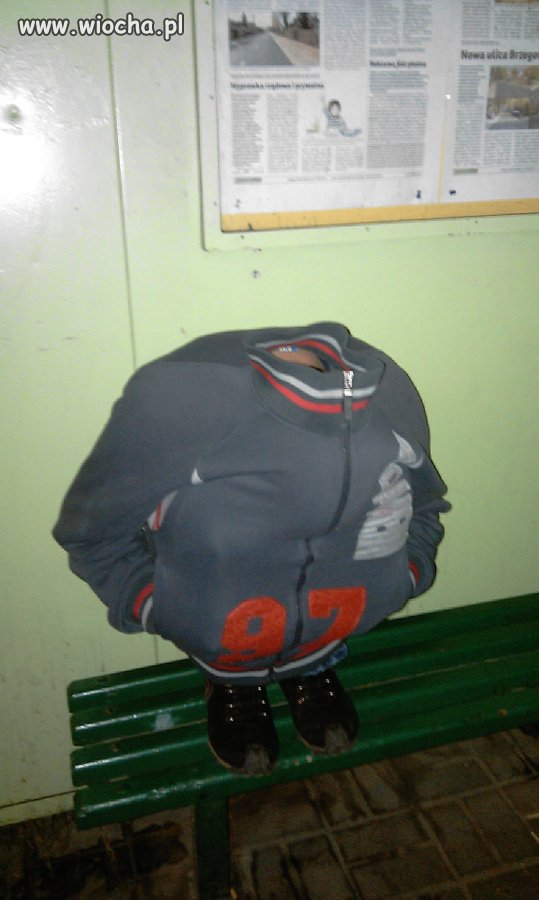 W oczekiwaniu na autobus!!!