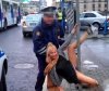 Na widok rury wpada w szał tańca