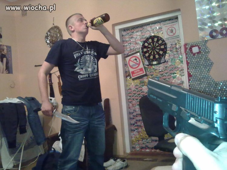 Piwo, nóż  i ten pistolet
