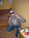 " Tymi palcami ciąłem te panele " 