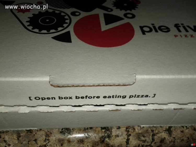 'Przed jedzeniem pizzy otwórz pudełko'