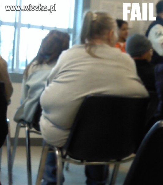 Dziwie się że krzesło wytrzymało..