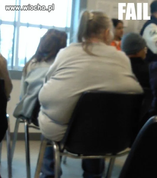 Dziwie się że krzesło wytrzymało..