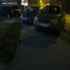 A ciemną nocą gwoździe po maskach chroboczą...